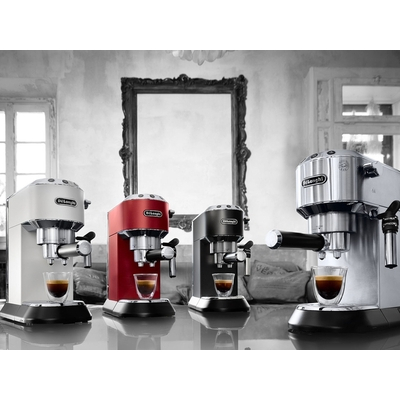 Кофеварка DeLonghi EC685 красный