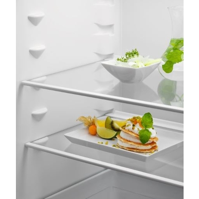 Холодильник Electrolux LNS5LE18S белый