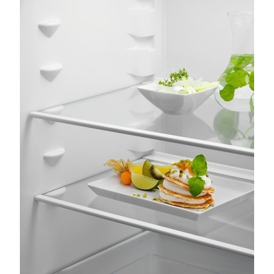 Холодильник Electrolux LND5FE18S белый
